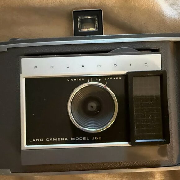 VINTAGE POLAROID J66 LAND CAMERA WITH LEATHER CAMERA CASE